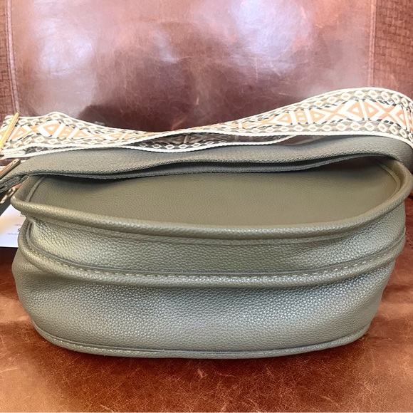 Vegan Leather Chloe Tribal Messenger & Crossbody Bag With Interchangeable Straps - Picture 4 of 6